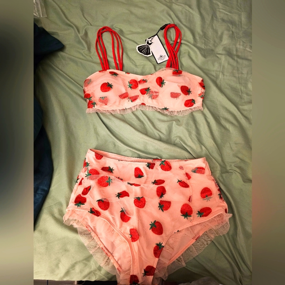Retro style swimsuit, size Medium, pink and red